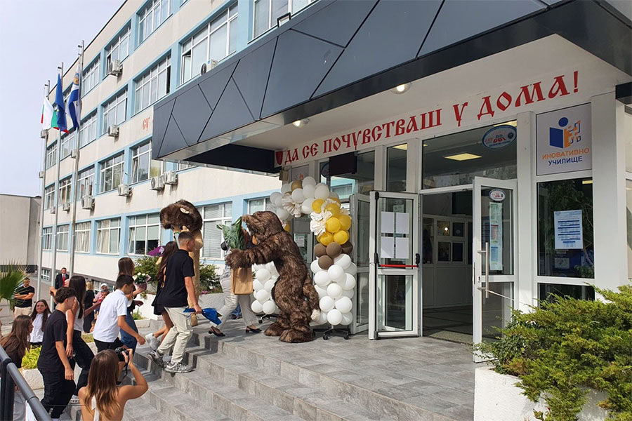 25 769 ученици започнаха учебната година в Бургас